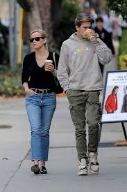 Reese Witherspoon Has Lunch With Her Son Deacon Phillippe At Le Pain Quotiden In Brentwood California 020120 6 Deacon's full name is deacon reese phillippe. lunch with her son deacon phillippe