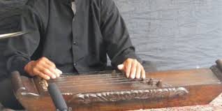 Salah satu contoh kecilnya adalah keberagaman alat musik tradisional berikut ini. Mengenal Tarawangsa Alat Musik Tradisional Sunda Khas Sumedang Dan Makna Di Baliknya Merdeka Com