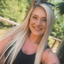 What could be wrong with my hen if she's showing paralysis-like symptoms