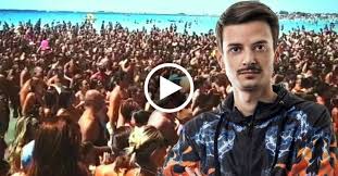 Il tempo di sfoderare i cavalli di battaglia andiamo a comandare e tutto molto interessante e il giovane cantante e videomaker ha conquistato la folla. Andiamo A Comandare In Salento Un Mare Di Gente Balla La Hit Di Rovazzi Radio Deejay