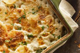 Le Gratin Dauphinois Est L Accompagnement De Noel Par Excellence On L Aime Classiqu Gratin Dauphinois Traditionnel Recette Gratin Dauphinois Gratin Dauphinois