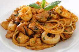 Ajoutez les spaghetti et les fruits de mer et réchauffez 1 min. Spaghetti Aux Fruits De Mer A L Italienne Marmite Du Monde Recette Cuisine Italienne Recette Pate Italienne Recettes De Cuisine