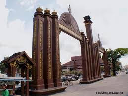 It is a national airport with more than 2.1m passengers per year (incoming, outgoing and transit). Kota Bharu Malaysia