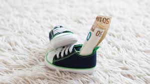 Beim dritten kind erhöht sich das kindergeld auf 198 euro (2017) und 2018 auf 200 euro. Ifo Institut Kritisiert Geplante Kindergeld Erhohung Evangelisch De