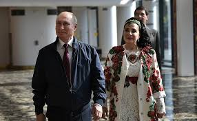 Maybe you would like to learn more about one of these? Irina Viner Usmanova Predlozhila Vladimiru Putinu Oformit Dom Priemov Gostej V Stile Hohlomy