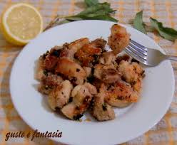 Trascorso il tempo indicato girate ogni strisciolina, lasciate cuocere un altro minuto circa! Bocconcini Di Pollo Al Limone Gusto E Fantasia