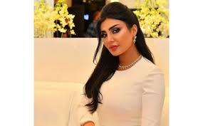 وَوُضِعَ الْكِتَابُ فَتَرَى الْمُجْرِمِينَ مُشْفِقِينَ مِمَّا فِيهِ وَيَقُولُونَ يَا وَيْلَتَنَا مَالِ هَذَا الْكِتَابِ لا يُغَادِرُ صَغِيرَةً وَلا كَبِيرَةً إِلاَّ أَحْصَاهَا وَوَجَدُوا مَا عَمِلُوا حَاضِرًا وَلا الَّذِينَ كَانَتْ أَعْيُنُهُمْ فِي غِطَاءٍ عَن ذِكْرِي وَكَانُوا لا يَسْتَطِيعُونَ سَمْعًا. Ø¨Ø§Ù„ØµÙˆØ± Ø´Ø§Ù‡Ø¯ÙˆØ§ Ø£Ù…Ù„ Ø§Ù„Ø¹ÙˆØ¶ÙŠ Ù…Ù† Ø¯ÙˆÙ† Ù…Ø§ÙƒÙŠØ§Ø¬ Ø¨Ø¹Ø¶ Ø§Ù„Ø¹Ù„Ø§Ù…Ø§Øª Ø£Ø«Ø§Ø±Øª Ø­ÙŠØ±Ø© Ø¬Ù…Ù‡ÙˆØ±Ù‡Ø§ Laha Magazine
