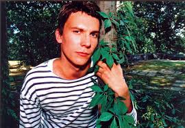 Hellström played drums in the swedish indie pop band broder daniel between 1988 and 1994, then briefly for swedish alternative rock band honey is cool. La Musik Hakan Hellstrom Blaskoteket