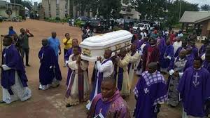 Egwu ndi oma by flavour is a song off his new album flavour of africa which entails 16 songs with remarkable features from phyno, benie man, odumeje, larry gaaga, tekno, waga g and many more. Rev Father Cyriacus Onunkwo Buried In Imo Photos Religion Nigeria