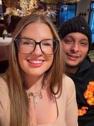 Remember ladies, if a man wanted to he would! That's why receiving flowers  is always better than just getting a DM. 💋💐❤️