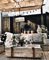 This Weathered Crate Makes A Great Coffee Table For This Screened In Porch Love The Boho Vibe Apartment Garden Patio Decor Wooden Terrace