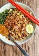 Mie kangkung merupakan salah satu varian mie yang dimasak dengan menggunakan kuah, sawi rebus serta ayam. 130 Resep Mie Kangkung Ebi Enak Dan Sederhana Ala Rumahan Cookpad
