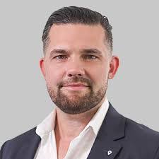 Chris Dummett's Instagram, Twitter & Facebook