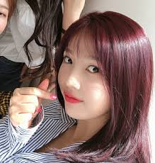 Lupita nyong'o 's wash of wine is proof you don't have to lighten up dark hair very much to make a noticeable impact. Hello On Twitter Omg Joy Looks So Good In Dark Wine Hair Color With Bangs Im Shgsgajash Https T Co Rfggt3j8eo Twitter