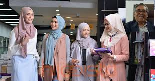 Medical doctor & social activist. Dr Hamid Arshat Dedah Hijabi Muda Kini Senang Dapat Penyakit Kongsi 12 Tip Kekal Sihat Panjang Umur Hijabista