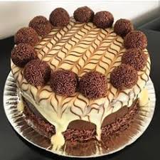 Bolos Na Pratica Oficial Sur Instagram Linda Demaiis Essa Decoracao Em Chantininho E Bico 1m Siga In 2020 Best Chocolate Cake Desserts Chocolate Drip Cake