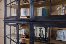Les cabinets de curiosités étaient des pièces, ou parfois des meubles, où étaient entreposées et exposées des « choses rares, nouvelles, singulières », pour reprendre la définition du littré : Ambiance Cabinet De Curiosites Le Blog Interior S