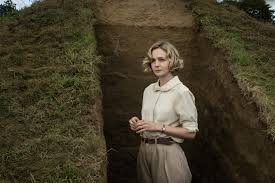 Die ausgrabung trailer, ein film von simon stone mit ralph fiennes, carey mulligan, lily james. Die Ausgrabung Carey Mulligan Uber Ihre Inspirierende Rolle In Dem Neuen Netflix Film Vogue Germany
