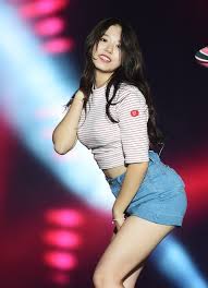 Jun 28, 2021 · 학교도 몰래 빠져 가며 연습실을 다녔는데, 당시 집에서 엄청 반대해서 본인 말로는 다리몽둥이가 부러질 뻔했다고. ì•„ì´ì˜¤ì•„ì´ ê¹€ì†Œí˜œ ì†Œ ì„¹ì‹œ