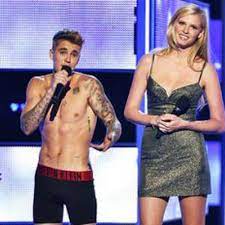 Justin Bieber se desnuda para Calvin Klein 