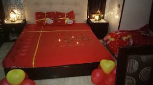 تزيين غرف النوم بشموع وبلالين