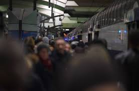 Find all the transport options for your trip from paris cdg airport (cdg) to gare de lyon right here. Paris Frau Bringt Kind Wahrend Streikchaos Im Zug Zur Welt Panorama Stuttgarter Nachrichten