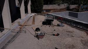 Realiser Une Piscine En Dur Avec Agglo A Bancher Et Beton Autoconstruction Par Crazy Constructeur Piscine En Dur Piscine Construction Piscine
