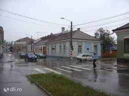 Lucrătorii din cadrul inspectoratului poliţiei judeţene (ipj) maramureş au demarat, sâmbătă, o anchetă după ce în cursul nopţii trecute, pereţii faţadei casei memoriale elie wiesel din municipiul sighetu marmaţiei au fost vandalizaţi cu trei înscrisuri antisemite, făcute cel mai probabil cu spray roşu. Casa MemorialÄƒ Elie Wiesel Obiective Turistice Maramures DeÈ™tepÈ›i Ro