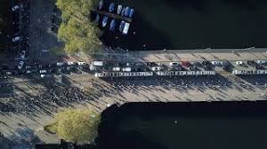 Die erste critical mass in zürich hat spätestens 1997 stattgefunden, wie aus einer publikation zum fünfjährigen bestehen der critical mass in san francisco hervorgeht. Critical Mass Zurich Aus Der Luft Youtube