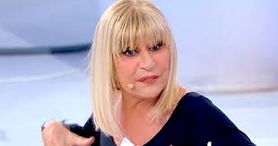 Gemma galgani è uno dei personaggi più amati del programma di maria de filippi, uomini e donne. Gemma Galgani Scandalosa Durante Sfilata A Uomini E Donne