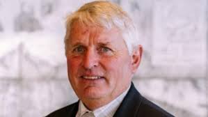 Earl and McLeod sworn in