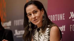 Niet kleindochter, maar insider Stéphane de La Faverie wordt nieuwe CEO  Estée Lauder