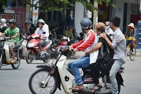 Xe mô tô, gắn máy được phép chở hai người khi nào? | Tạp chí Giao thông vận  tải