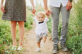 How To Pose Families And Groups Photography Tutorial Roundup Cute Family Photos Cute Family Family Photoshoot