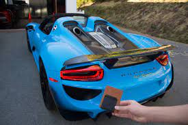 D15 Carbon Fiber Wallet With The Porsche 918 Carbon Fiber Carbon Fiber Wallet Carbon Fiber Money Clip