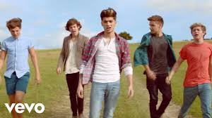 текст песни One Direction Live While We Re Young One Direction Live While We Re Young Youtube One Direction Songs One Direction Live One Direction Youtube