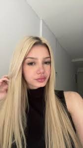 Alexis Keyser's Instagram, Twitter & Facebook