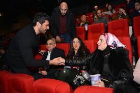 إزالة جميع أفلام جوني ديب من نتفليكس. Ø¨Ø§Ù„ØµÙˆØ± Ø­Ø³Ù† Ø§Ù„Ø±Ø¯Ø§Ø¯ ÙˆÙ‡Ù†Ø§ Ø§Ù„Ø²Ø§Ù‡Ø¯ ÙŠØ­ØªÙÙ„Ø§Øª Ø¨Ø§Ù„Ø¹Ø±Ø¶ Ø§Ù„Ø®Ø§Øµ Ù„ÙÙŠÙ„Ù… Ø¹Ù‚Ø¯Ø© Ø§Ù„Ø®ÙˆØ§Ø¬Ø© Ù…Ø¬Ù„Ø© Ø§Ù„Ø¬Ù…ÙŠÙ„Ø©