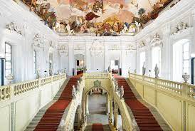 In my opinion it seems that the late evening is the best time to enjoy the magnificent feeling of this palace. Residenz Wurzburg Das Frankische Weinland