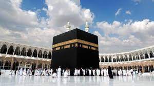 Jadi, di madinah beliau seorang penguasa, yang menjalankan kekuasaan politik dan militer dan juga keagamaan. Gambar Masjid Mekah