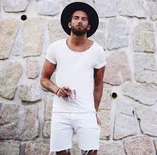 Camisa Branca Para Fim De Ano Camiseta Branca Masculina Reveillon 2018 Bermuda Branca Chapeu Moda Para Homens Looks Masculino Chapeu Masculino