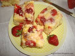 Z podanych niżej składników robię zwykle dwa placki. Wypieki Kate Ciasto Drozdzowe Z Truskawkami I Serem Latwe Szybkie I Bez Wyrabiania