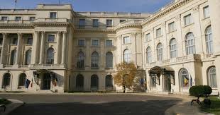 Fiecare din noi, macar o data in vreme, trebuie sa ne masuram cu trimisul domnului, la un popas ingerul si iacob isi imprumutau numai prezenta, nu si substanta. ConferinÅ£Äƒ Despre Lupta Lui Iacob Cu Ingerul