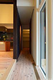 玄関ホールから続く床の間 家 ウッドデッキ リビング