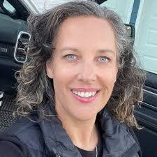 Lisa Hagle's Instagram, Twitter & Facebook