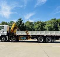 Isuzu 12 Wheelers Cargo Truck with Crane Selfloading Flatbed Truck with  10ton Boom Crane