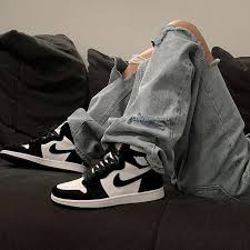 Air Jordan 1 Retro High Og Twist Black And White Air Jordan 1 Retro High Og Twist Cd0461 007 In 2020 Sneakers Fashion Aesthetic Shoes Jordan Shoes Girls