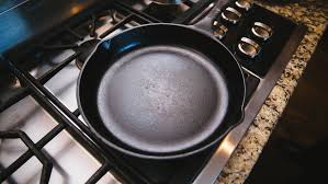 Season Your Cast Iron Pan The Right Way Cast Iron Cooking Cast Iron Pan Seasoning Cast Iron