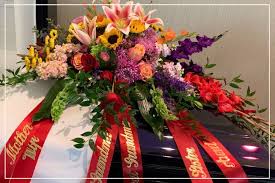 Ital florist offers fitting tribute flowers to accompany an urn during a funeral service or visitation. Casket Sprays Cremation Urns West Palm Beach Florist Flower Delivery West Palm Beach Florida