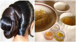 Take a small container and mix mayonnaise, egg yolks and olive oil. 5 Moisturizing Hair Masks With Eggs For Shiny Hair Makeupandbeauty Com